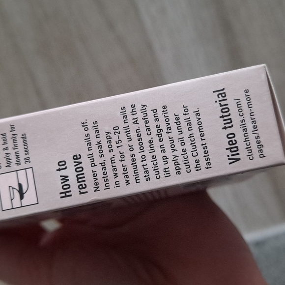 NIB Reusable nails - Picture 9 of 10